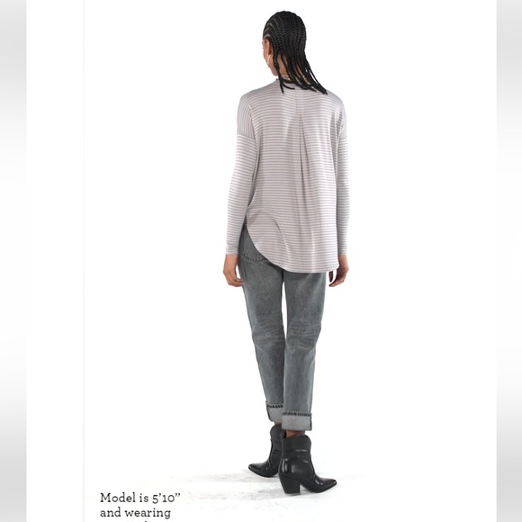 Current Line 2022 Tee #4376 CAbi Large - Picture 16 of 16